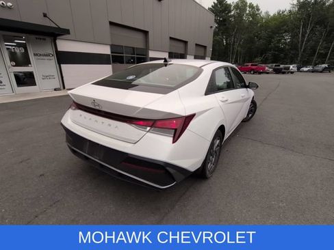 Used 2024 Hyundai Elantra SEL FWD image 4