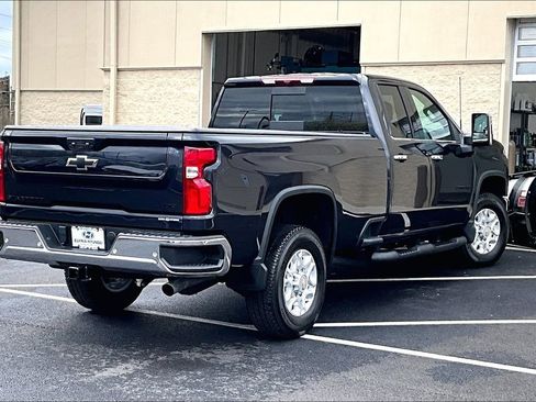 Used 2024 Chevrolet Silverado 2500 LTZ w/ LTZ Convenience Package AWD/4WD image 2