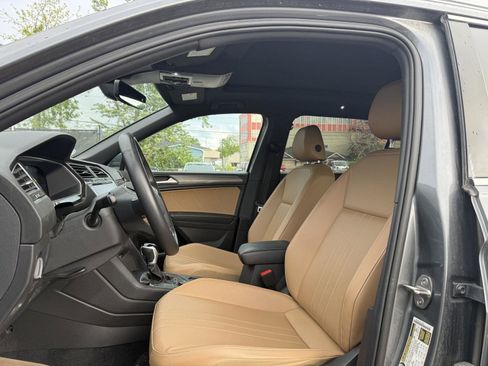 Used 2022 Volkswagen Tiguan SE AWD/4WD image 9