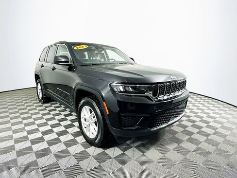 Certified 2023 Jeep Grand Cherokee Laredo w/ Luxury Tech Group I image 2