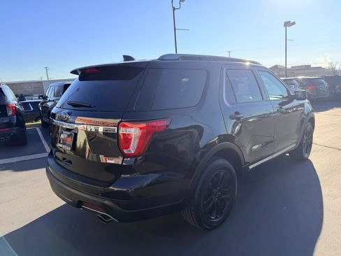 Used 2019 Ford Explorer XLT image 4