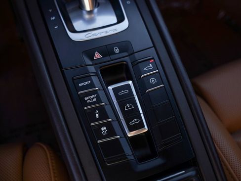 Used 2014 Porsche 911 Carrera 4S image 25