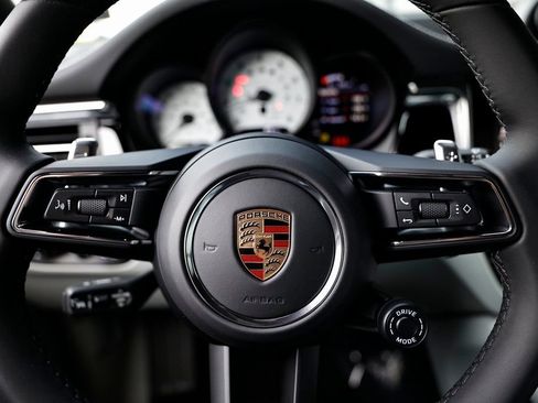 Certified 2026 Porsche Macan AWD/4WD image 35