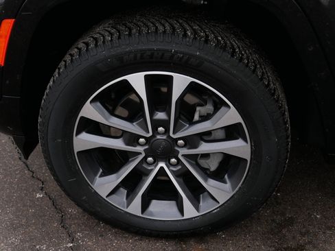 Used 2023 Jeep Grand Cherokee L Overland image 15