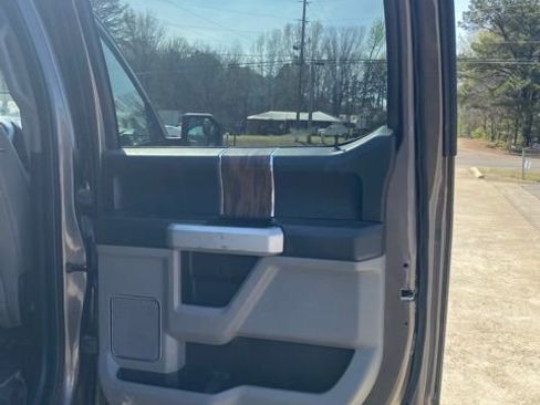 Used 2019 Ford F150 Lariat image 14