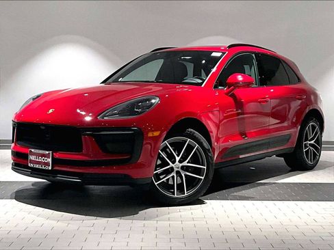 Used 2024 Porsche Macan image 1