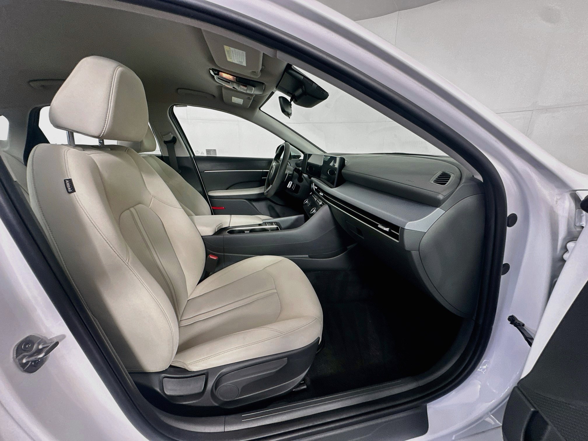 Used 2025 Hyundai Sonata SEL FWD image 30