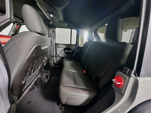 Used 2018 Jeep Wrangler Unlimited Rubicon w/ Dual Top Group image 23