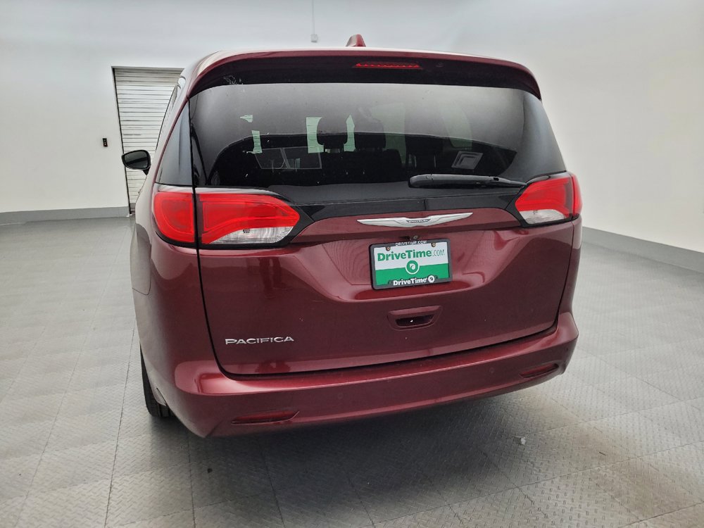 Used 2017 Chrysler Pacifica Touring FWD image 6