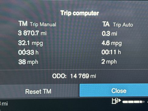 Used 2025 Volvo XC40 B5 Plus image 22