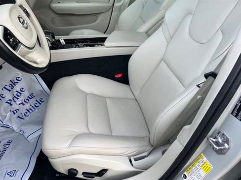 Used 2020 Volvo S60 T6 Momentum image 11