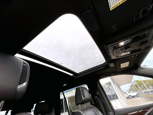 Used 2023 Cadillac Escalade Premium Luxury image 17