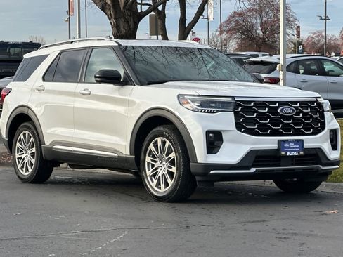 Certified 2025 Ford Explorer Platinum image 9
