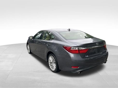 Used 2013 Lexus ES 350 w/ Luxury Pkg FWD image 2