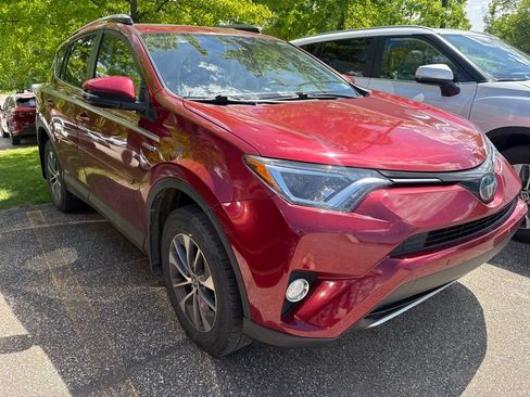 Used 2018 Toyota RAV4 XLE w/ Convenience Package AWD/4WD image 2