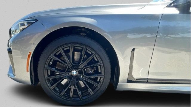 Used 2022 BMW 750i xDrive w/ Autobahn Package AWD/4WD image 20