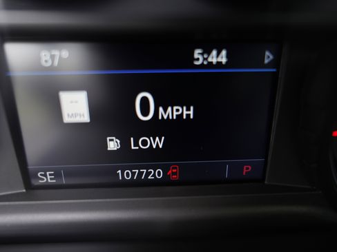 Used 2021 Chevrolet Suburban LT w/ Rear Media and Nav Package RWD image 27