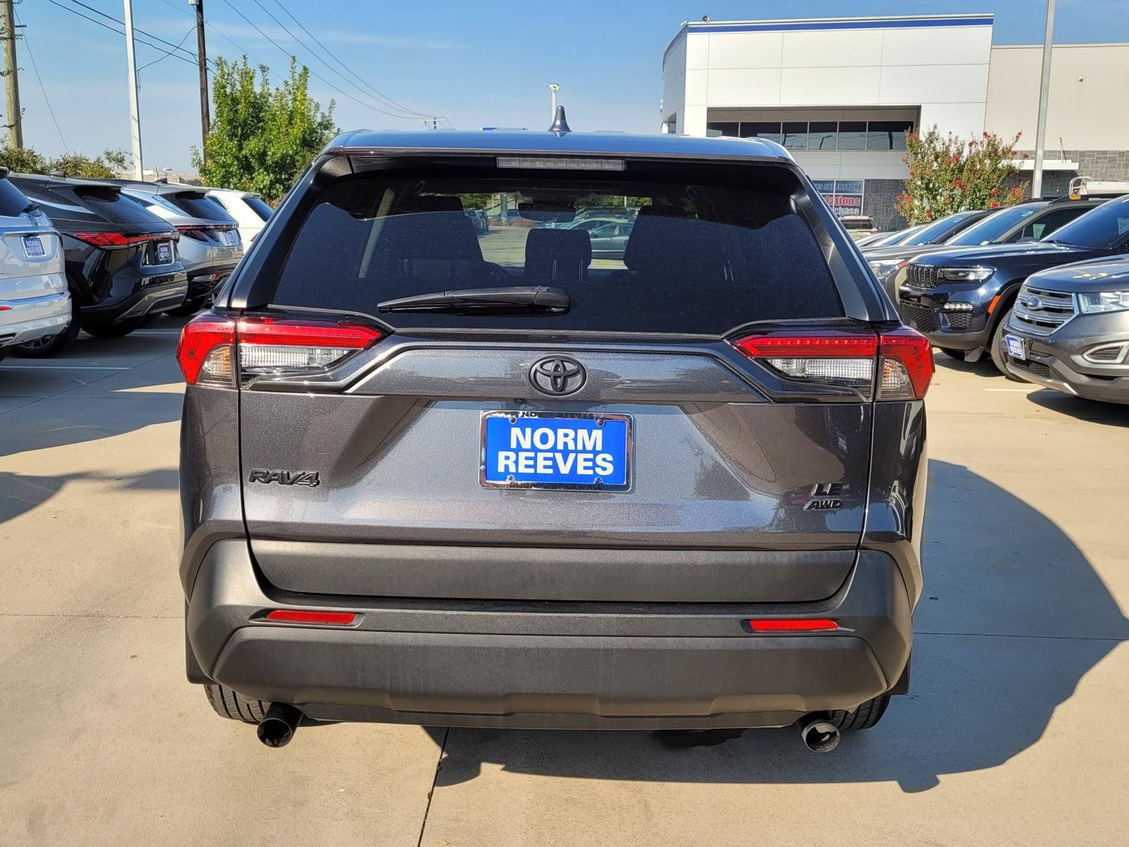 Used 2022 Toyota RAV4 LE AWD/4WD image 18