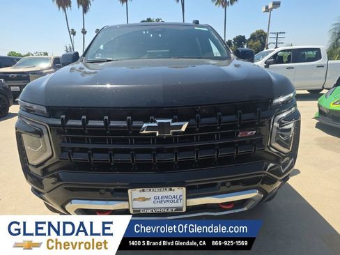 Used 2025 Chevrolet Suburban Z71 AWD/4WD image 8