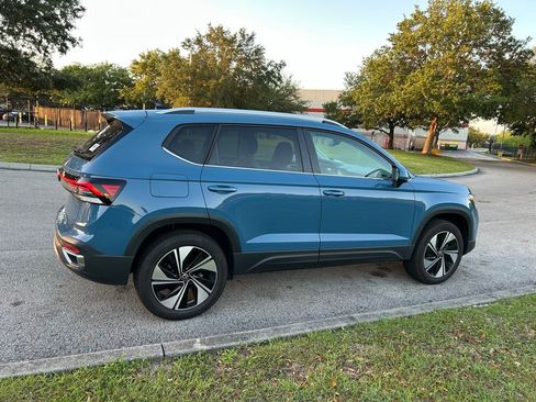 Used 2025 Volkswagen Taos SE image 5