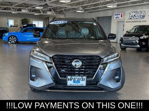 Used 2021 Nissan Kicks SR w/ SR Premium Package FWD image 3