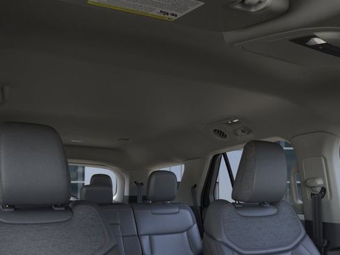 Used 2025 Ford Explorer Active w/ Active Comfort Package RWD image 24