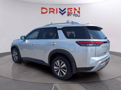 Used 2023 Nissan Pathfinder SL