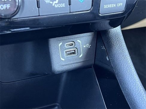 Certified 2022 Jeep Compass Limited image 27