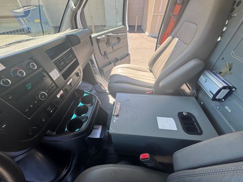 Used 2013 Chevrolet Express 2500 RWD image 25