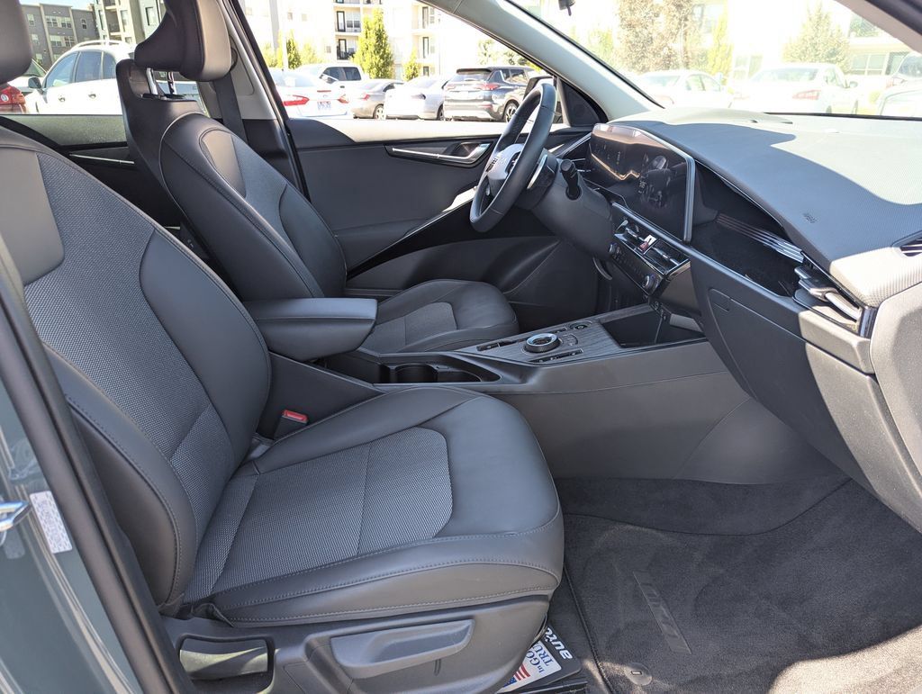 Used 2023 Kia Niro Wind FWD image 34