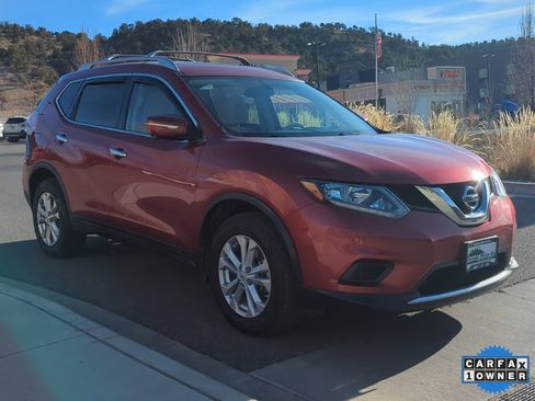 Used 2015 Nissan Rogue SV w/ SV Premium Package image 11