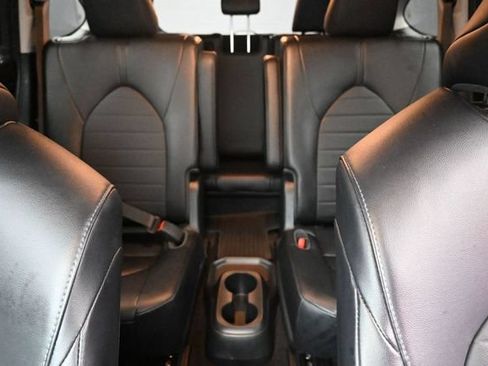 Used 2023 Toyota Highlander XLE AWD/4WD image 14