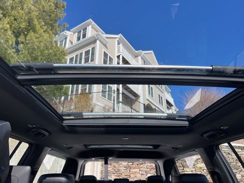 Used 2022 Jeep Wagoneer Series II w/ Premium Group I image 21