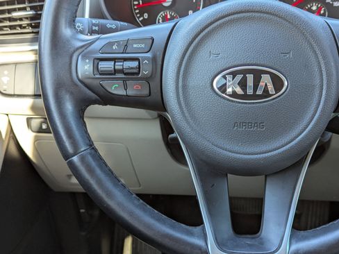 Used 2016 Kia Sorento LX w/ LX Convenience Package image 19