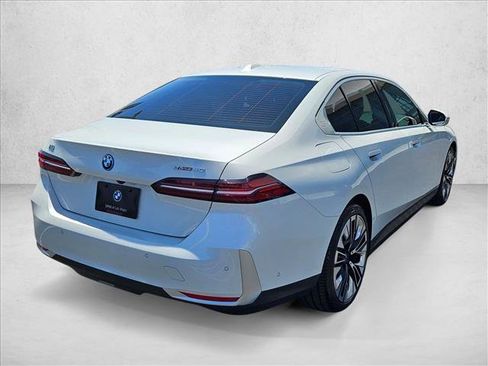 Used 2025 BMW i5 eDrive40i w/ Premium Package RWD image 5