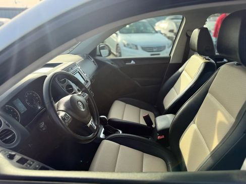 Used 2017 Volkswagen Tiguan S image 9
