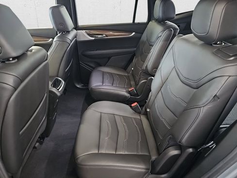 Used 2025 Cadillac XT6 Sport w/ Platinum Package image 16