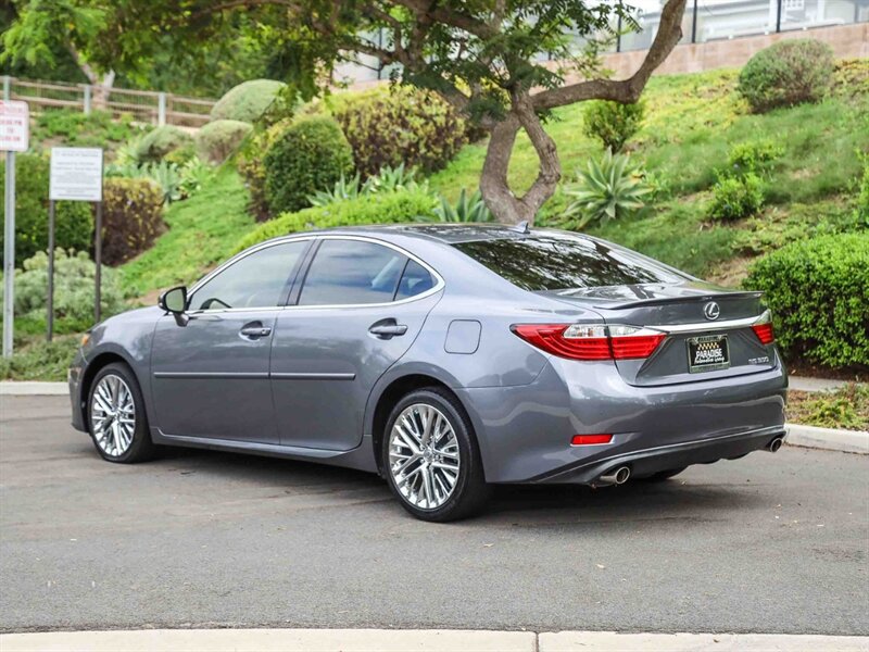 Used 2013 Lexus ES 350 w/ Luxury Pkg FWD image 3