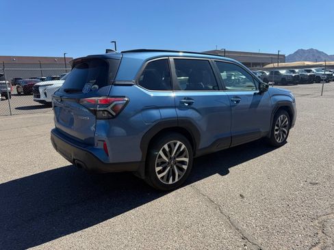 Used 2025 Subaru Forester Touring w/ Popular Package - Touring AWD/4WD image 5