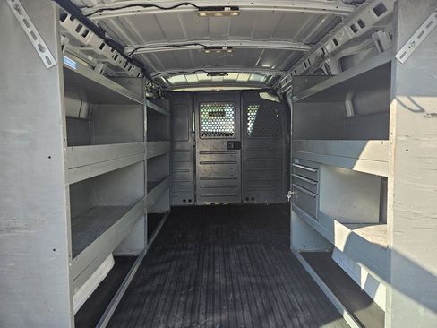 Used 2018 Chevrolet Express 2500 w/ Driver Convenience Package RWD image 50