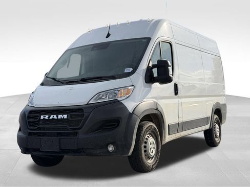 Used 2024 RAM ProMaster 2500 w/ Convenience Group image 3