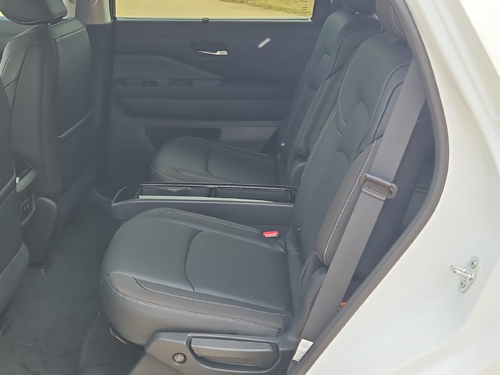 New 2026 Nissan Pathfinder SL FWD image 17