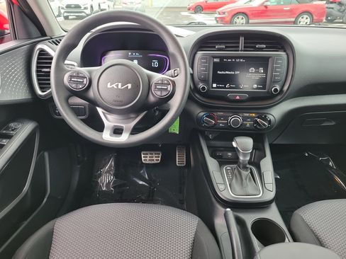 Used 2025 Kia Soul LX w/ LX Technology Package image 10