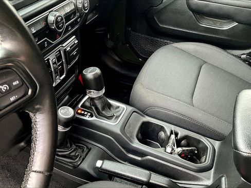 Used 2022 Jeep Gladiator Sport image 11