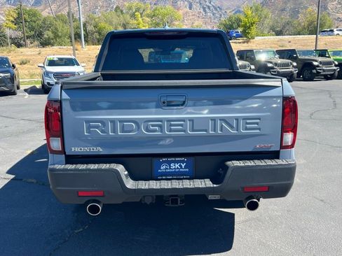 Used 2025 Honda Ridgeline Sport image 9