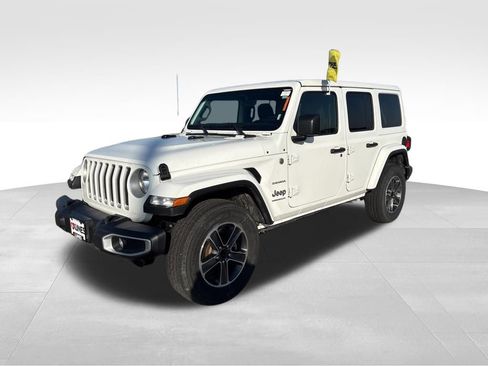 Used 2023 Jeep Wrangler Sahara image 4