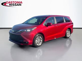 Used 2025 Toyota Sienna XLE video 3