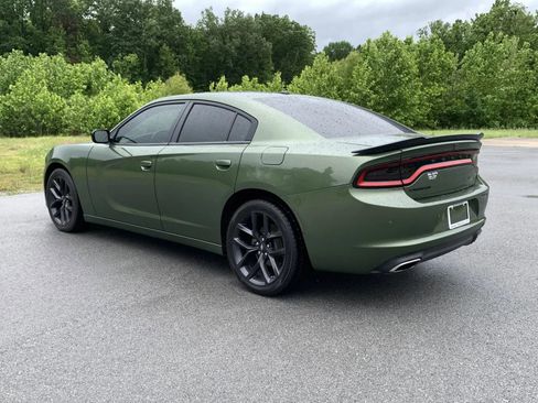 Used 2022 Dodge Charger SXT w/ Blacktop Package RWD image 5