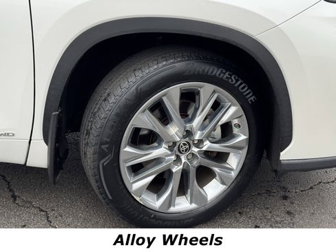 Used 2021 Toyota Highlander Limited image 14