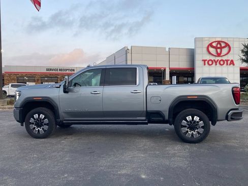 Used 2024 GMC Sierra 2500 Denali w/ Denali Reserve Package AWD/4WD image 8